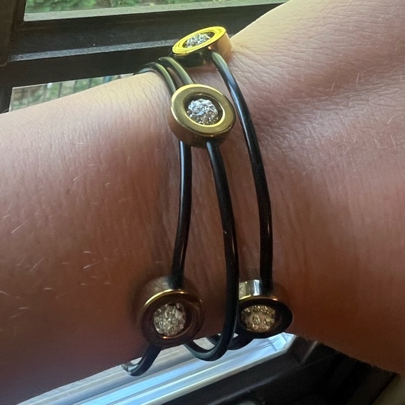 Beautiful black and gold sparkles stretchy wrap around bracelet - Picture 3 of 5